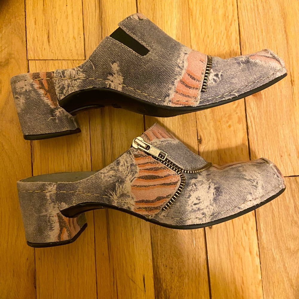 Womens clog shoe.  Size 37.